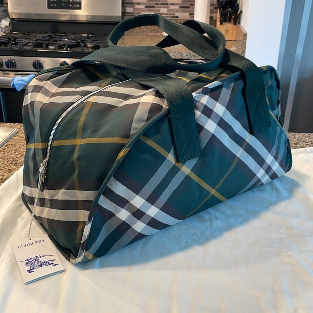 NWT BURBERRY GREEN DUFFLE BAG